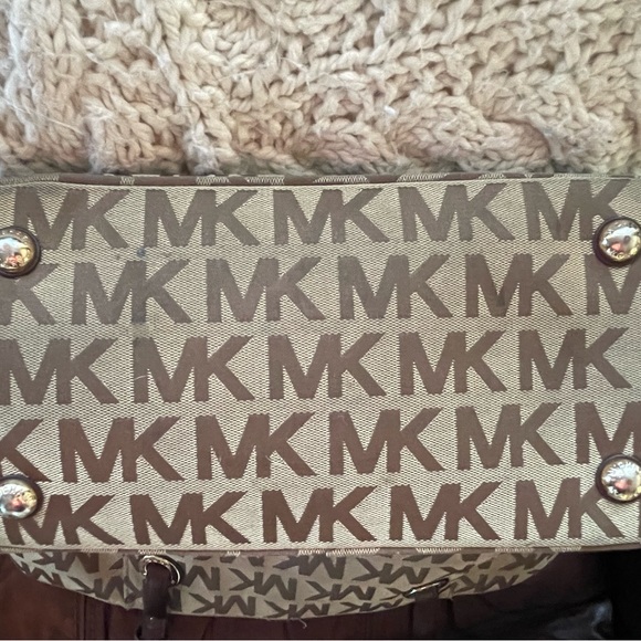 Michael Kor’s tote\purse - Picture 4 of 9